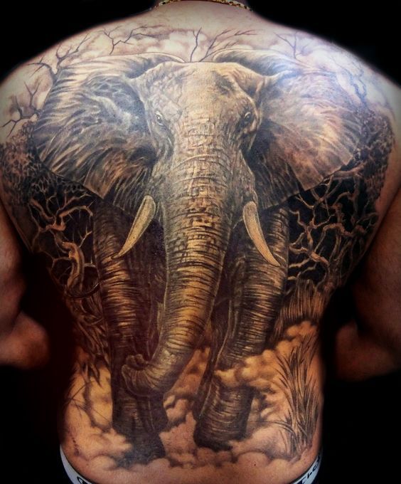 Mẫu hình xăm hình voi ở lưng cho nam tuổi Tân Mùi
