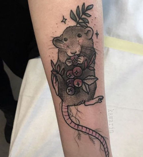 Hình xăm chuột ở cánh tay cho nam tuổi giáp tý