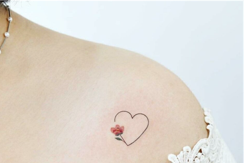 Hình xăm trái tim mini cho nữ sinh 1999